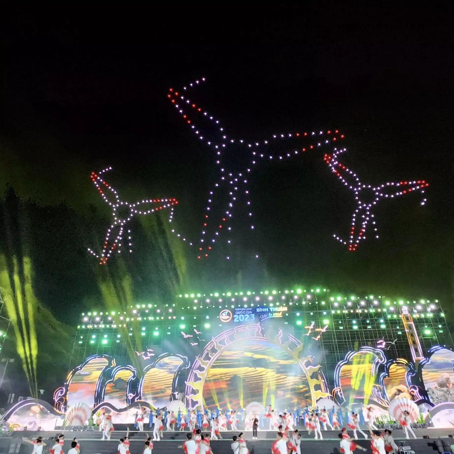 KHAI MÀN NĂM DU LỊCH QUỐC GIA 2023: MÃN NHÃN ĐẠI TIỆC ÁNH SÁNG DRONE SHOW %