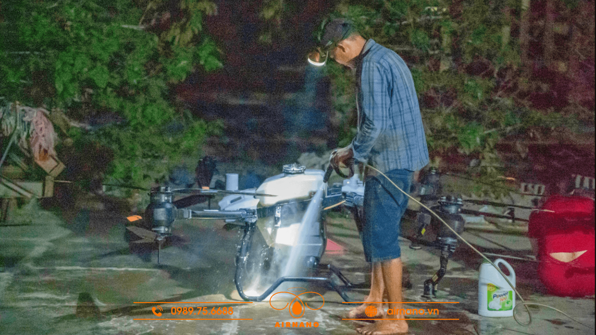 Vệ sinh thân máy bay DJI T25